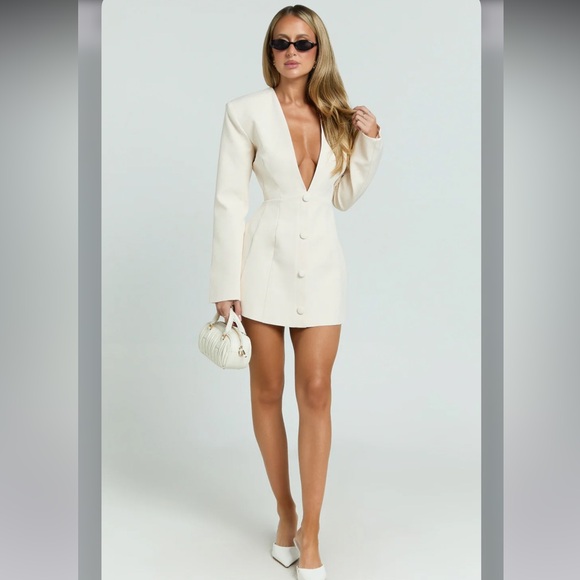 Showpo. NINETTE MINI DRESS
V Neck Tulip Hem Blazer Dress in Cream - Picture 5 of 8